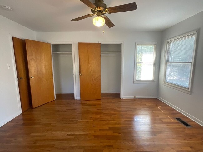 Building Photo - **Available Now** AMAZING 3 bedroom 2 Bath...