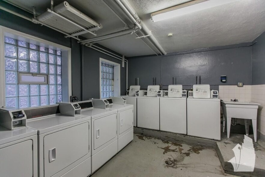 Building Photo - 3831 N Fremont St