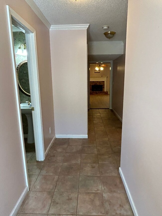 Building Photo - 273 Ivy Pl