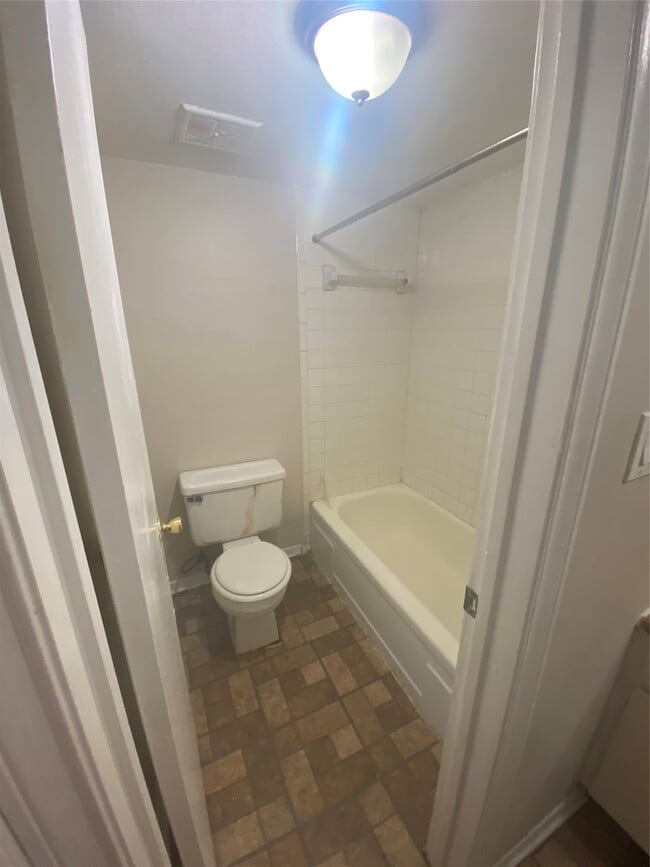 Building Photo - 502 W Alabama St