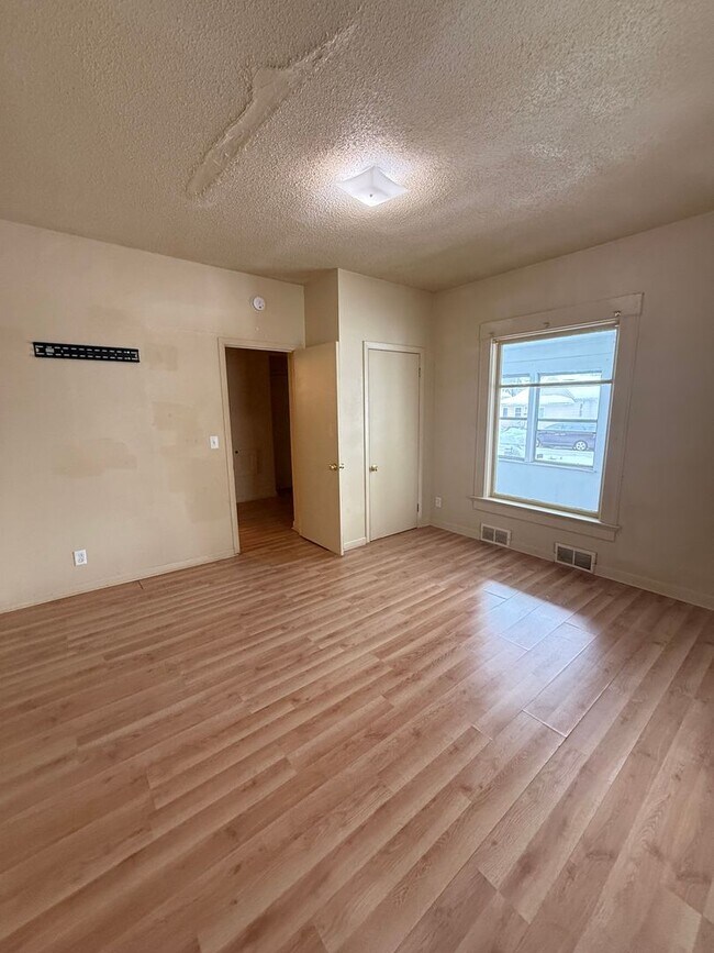 Building Photo - 1310 3rd Ave N