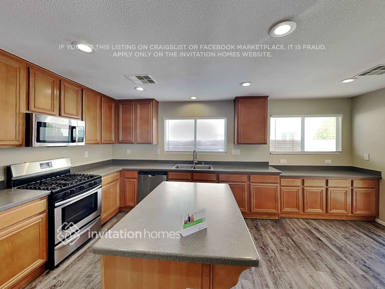 Building Photo - 682 Port Talbot Ave