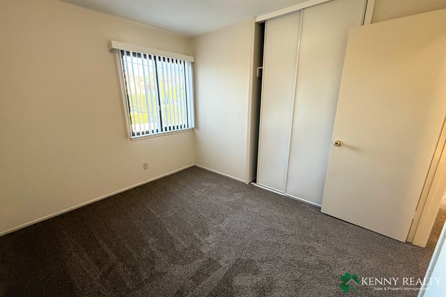 Building Photo - Bright Multi-Level 4BR Home with Two Primary Bedrooms