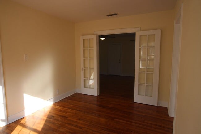 Building Photo - 845 S Donnybrook Ave