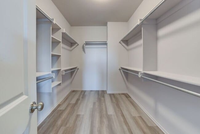 Building Photo - Need More Space? This 4/2.5/2 Has It!