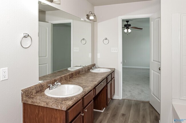 Building Photo - 120 Darrow Creek Dr