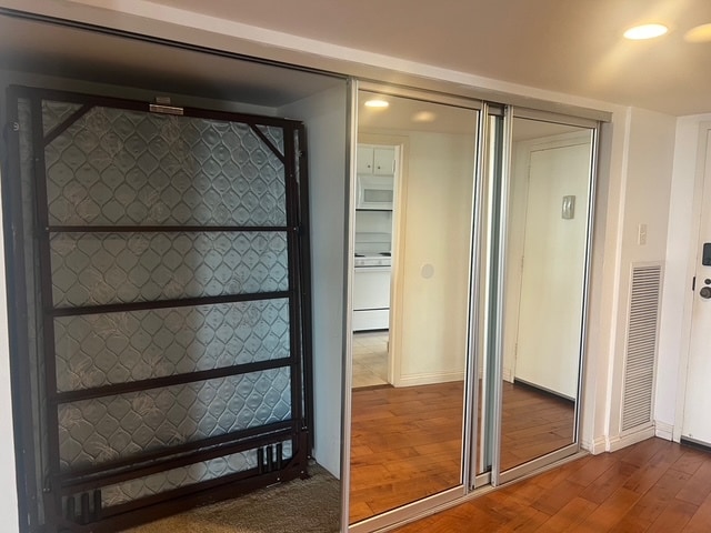 Murphy Bed by Living Room - 4314 Marina City Dr