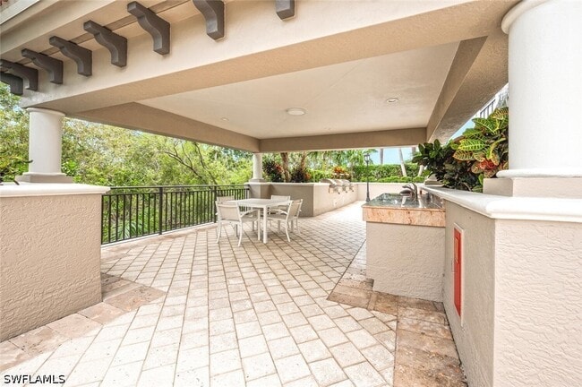 Building Photo - 7225 Pelican Bay Blvd