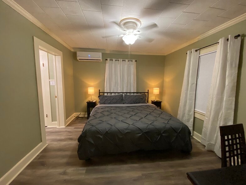 Building Photo - 203 Cirus St