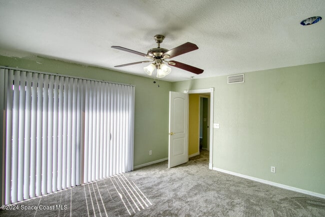 Building Photo - 2014 Vista Oaks Cir NE