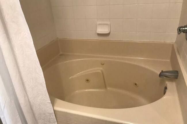 Master Bath2 - 237 SE 16th Ave