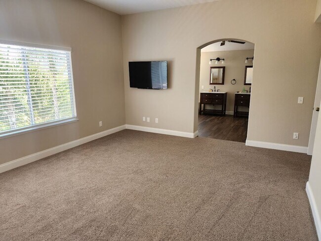 Building Photo - Gorgeous 4 Bedroom/3 Bath Home in South Temecula!