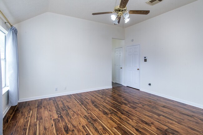 Building Photo - 6218 Summerville Ln