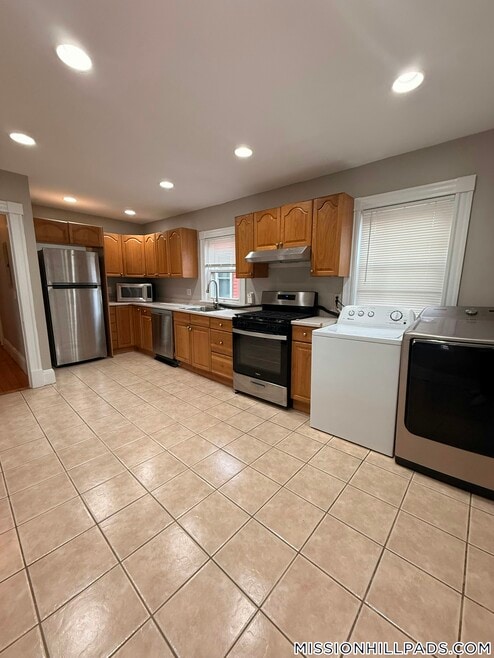 Building Photo - 75 Munroe St