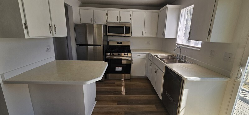 Building Photo - 9831 S Darin Dr