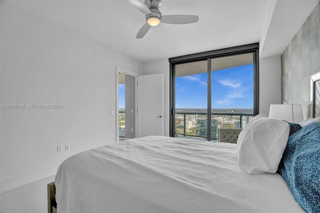 Building Photo - 100 E Las Olas Blvd