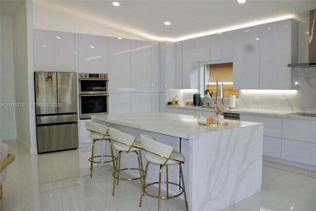 Building Photo - 16056 SW 66th Terrace