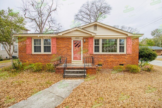 Building Photo - Charming Shandon Corner Lot Home – Hardwood Floors, Fenced Yard + $500 Off 2nd Month!