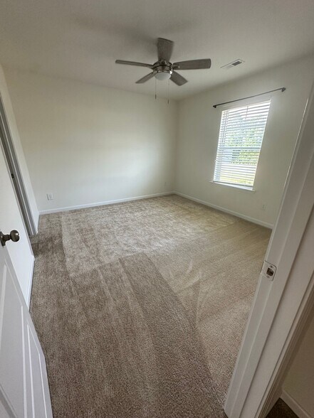 Building Photo - 423 Bassett Ln