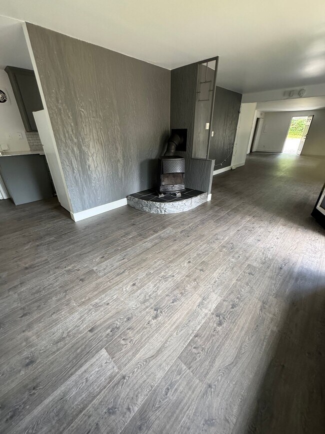 Building Photo - Spacious Two Story (2BR/1BA) Home with Large Fenced-In Yard