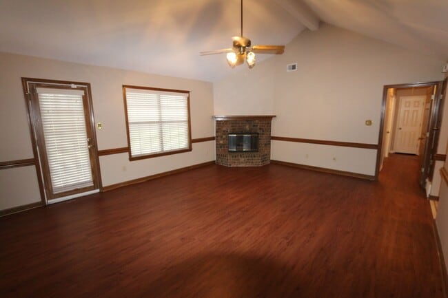 Building Photo - Southeast Memphis Family Beauty