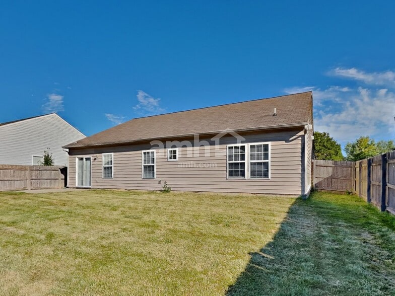 Building Photo - 9675 Lomax Dr