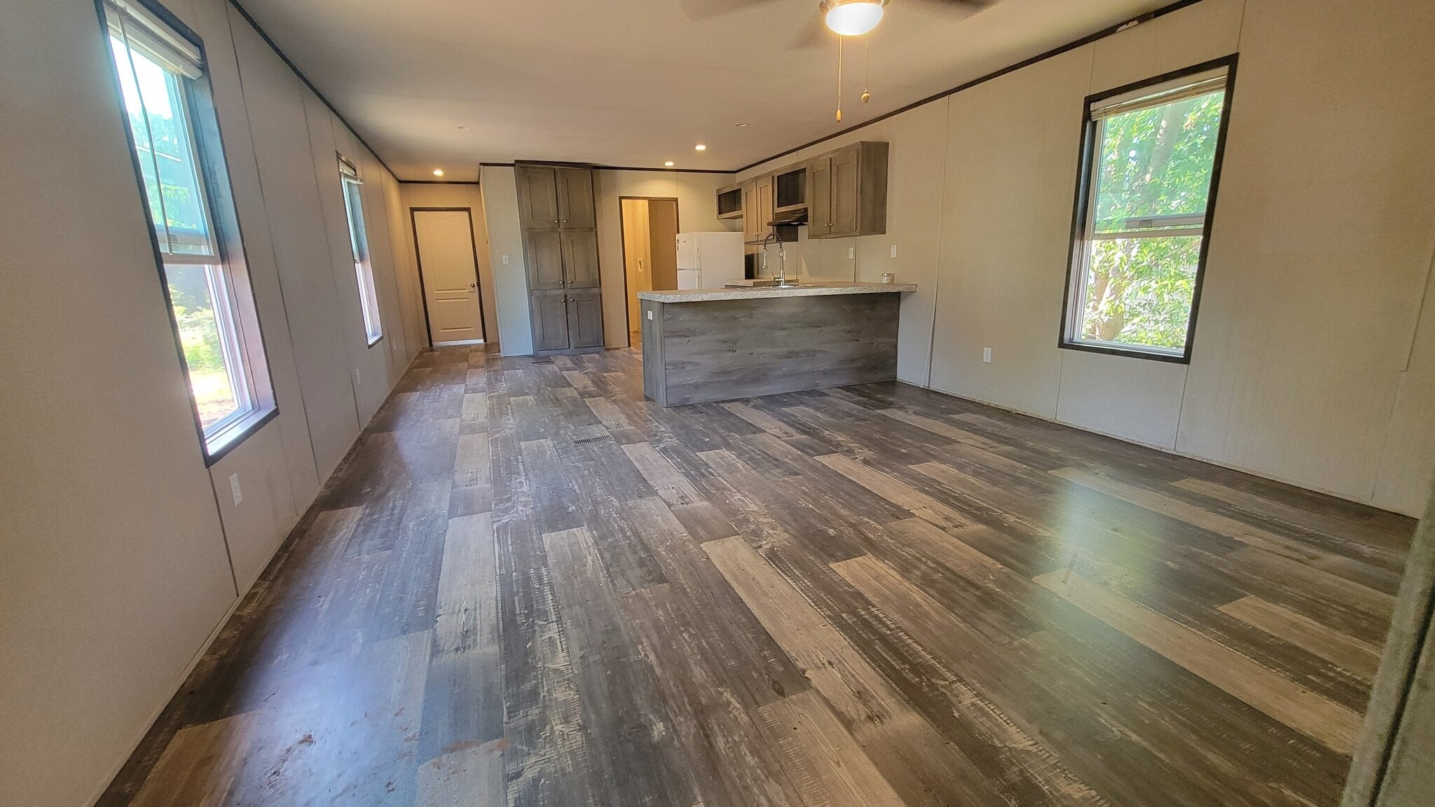Building Photo - 5527 Lake View Dr