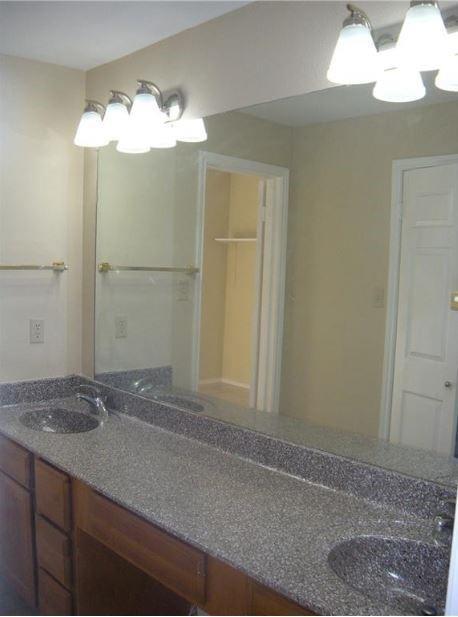 Building Photo - 704 W 21st St