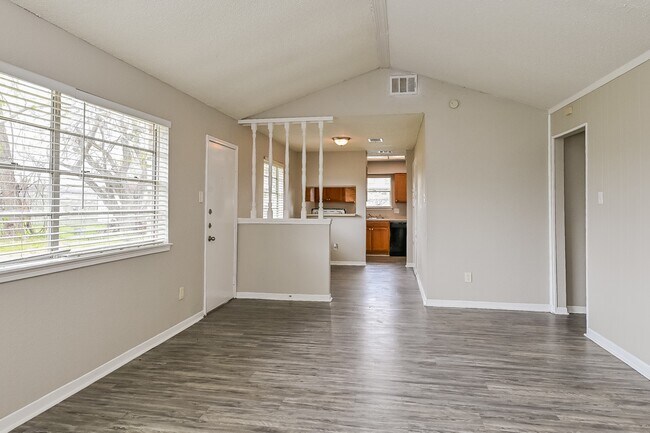 Building Photo - 4927 Kilkenny Dr