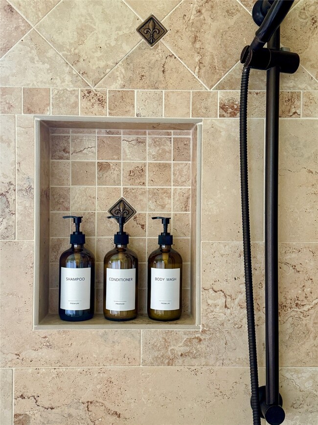 Building Photo - 15216 Saddlewood Dr