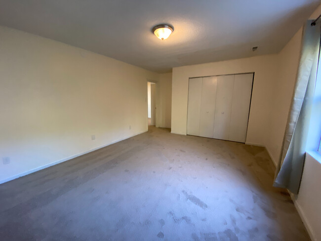 Building Photo - Room in House on Strebor St