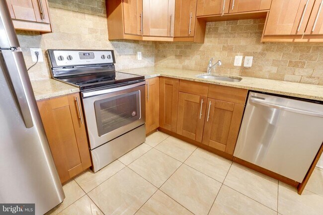 Building Photo - 200 N Pickett St