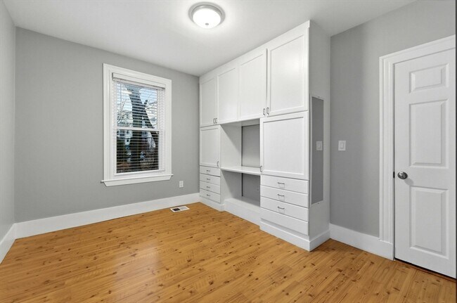 Building Photo - 20 Bennett St