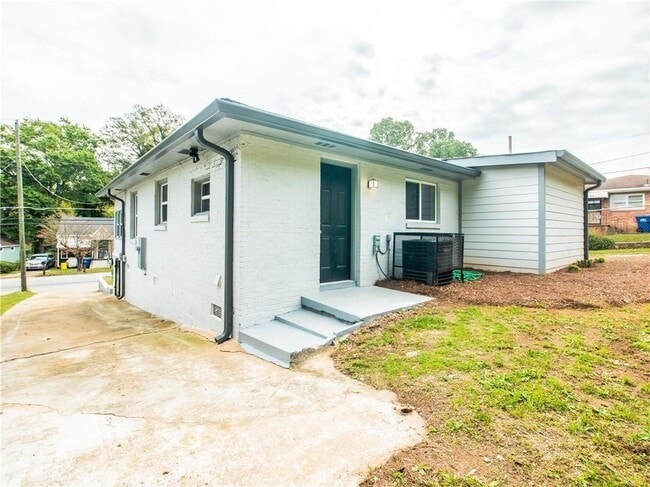 Building Photo - 120 Burbank Dr NW