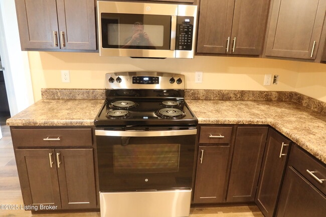 Building Photo - 112 Peonia Rd