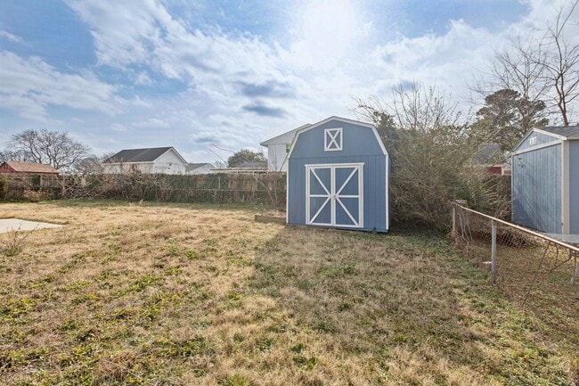 Building Photo - 4 bed/2.5 bath Ready Now- Norfolk