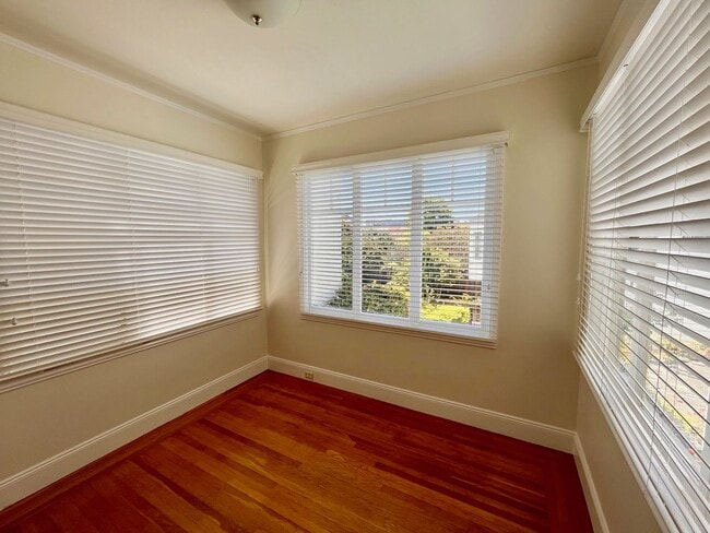 Building Photo - New On Market! Gorgeous Marina Home