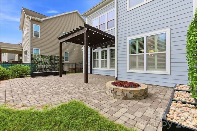 Building Photo - 5401 Meadowcroft Way