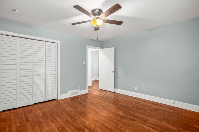 Building Photo - 5038 Pinewood Dr