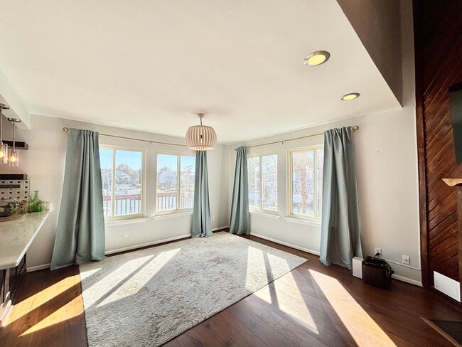 Building Photo - Stunning Virginia Beach Condo with Waterfr...