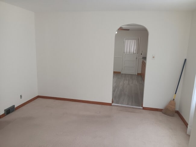 Building Photo - 315 Jennings St