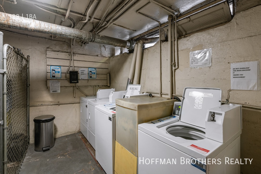Building Photo - 1623 N Mariposa Ave