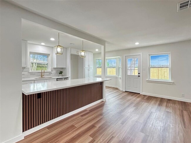 Building Photo - 9603 Philmont Dr