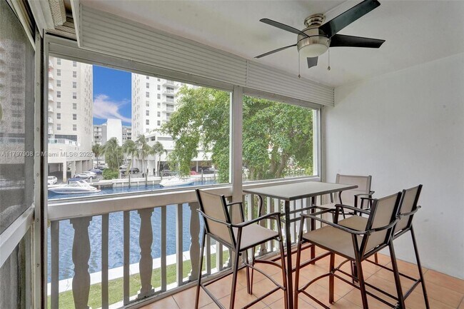 Building Photo - 450 Paradise Isle Blvd