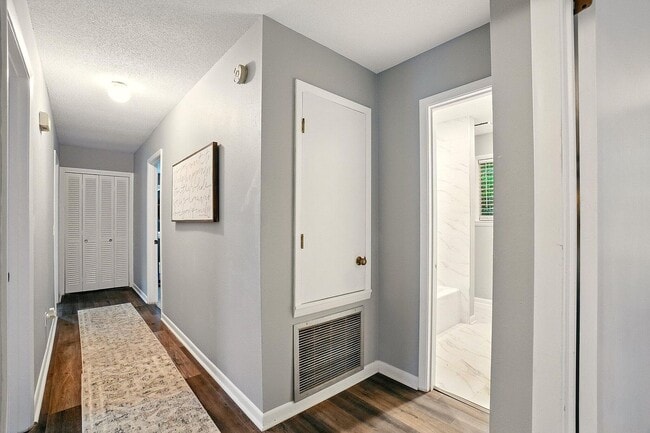 Building Photo - 103 Parkwood Dr
