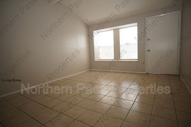 Building Photo - 2917 E Glen Dr