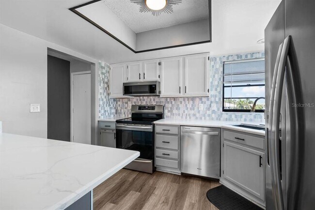 Building Photo - 609 Lively Dr
