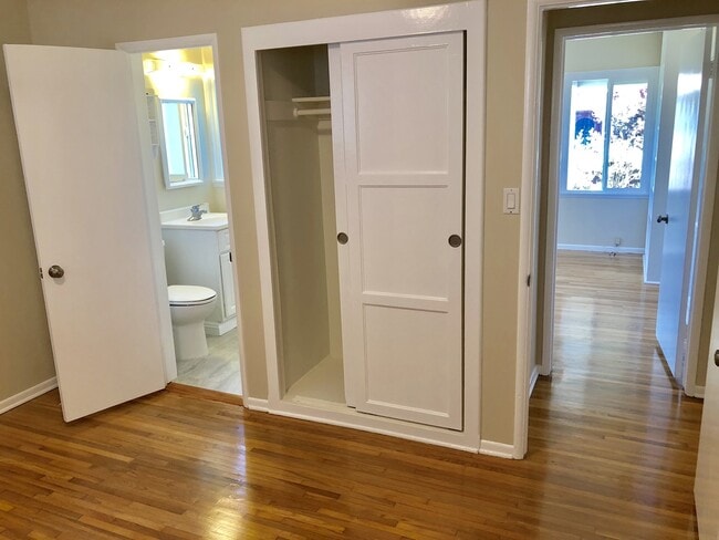 Building Photo - South Redondo - Riviera Village - Quiet and Close to the Beach!