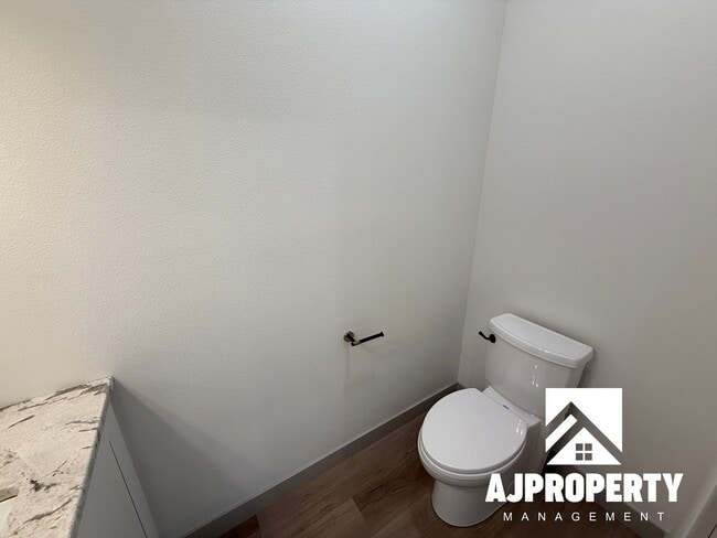 Building Photo - 8609 W Shoreline Pl