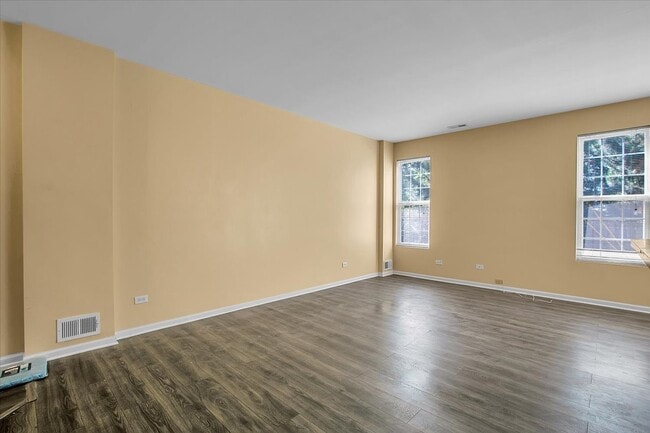 Building Photo - 4932 Montauk Dr